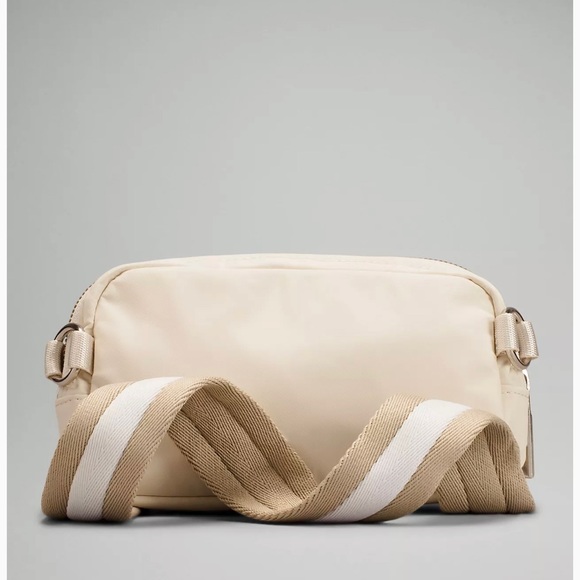 Lululemon Everywhere Crossbody Bag - Picture 2 of 7